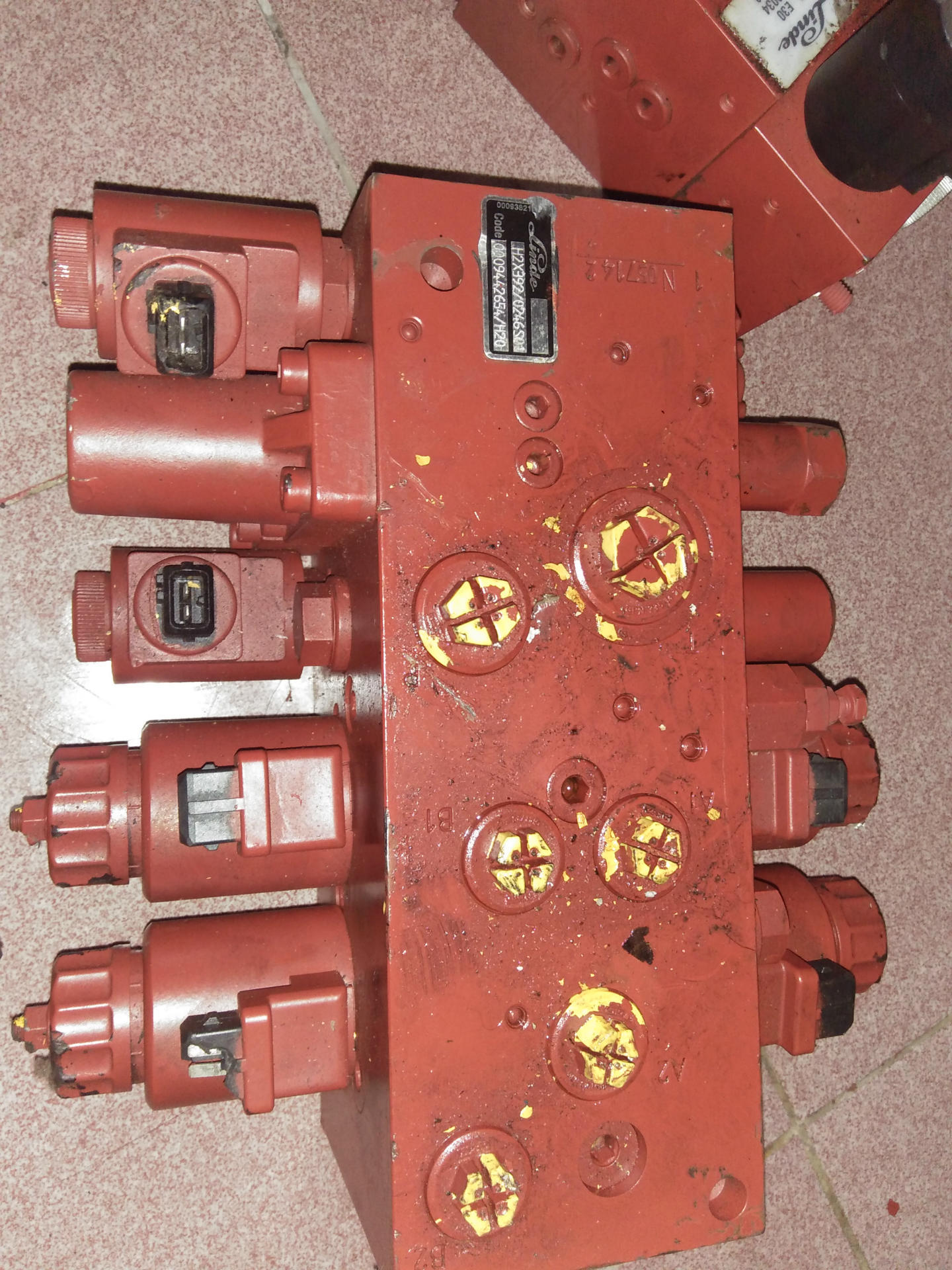 林德电动叉车392/336多路阀 0009442656林德多路阀 13532825485