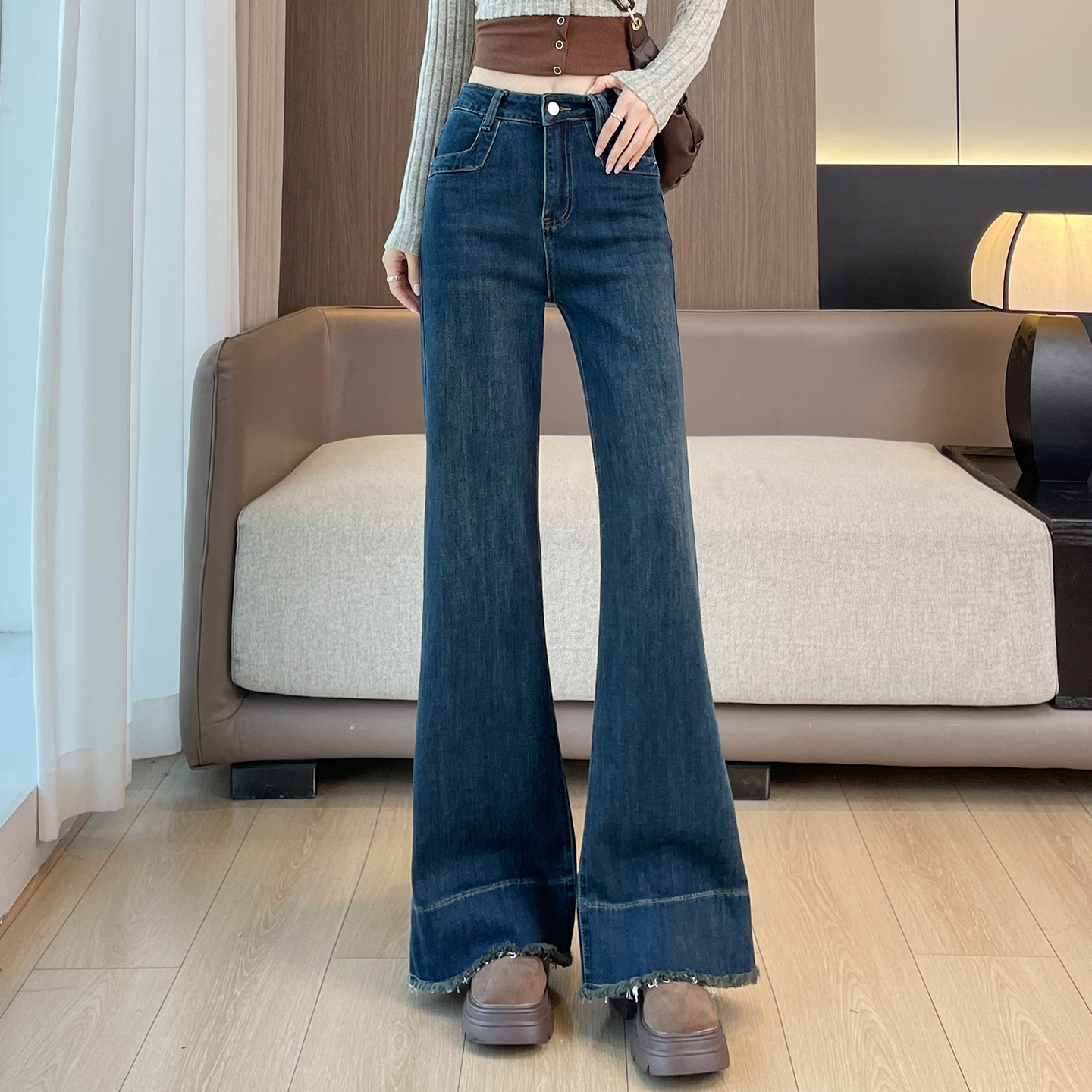 蜜糖之城毛边微喇牛仔裤女2025秋季新款显瘦高腰修身弹力喇叭裤子