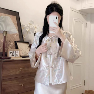 蜜糖之城新中式光泽感刺绣套装女早春新款国风上衣缎面半身裙女