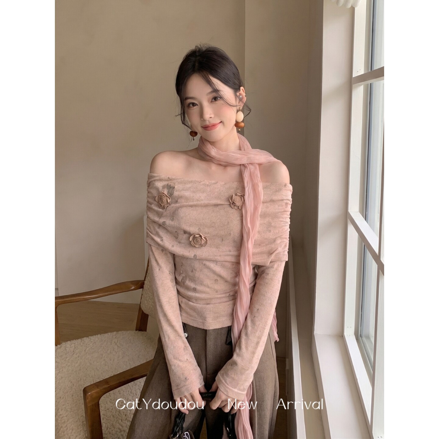 韩系立体玫瑰花一字肩长袖T恤女图片