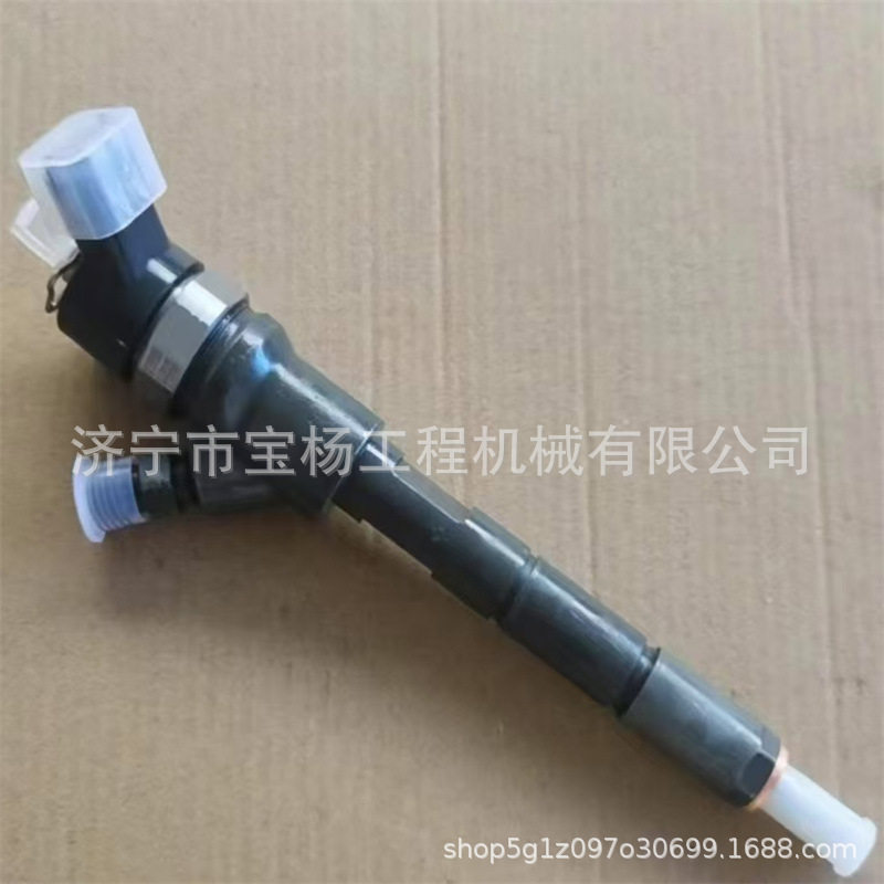 6271-11-3100喷油器0445110307喷油嘴4D95LE-5发动机喷油器PC70-8
