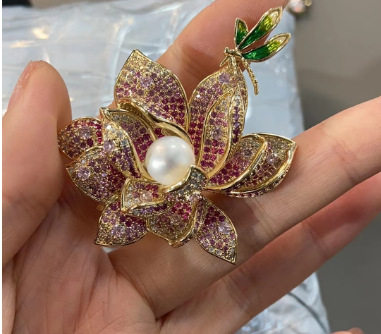 满锆蜻蜓莲花