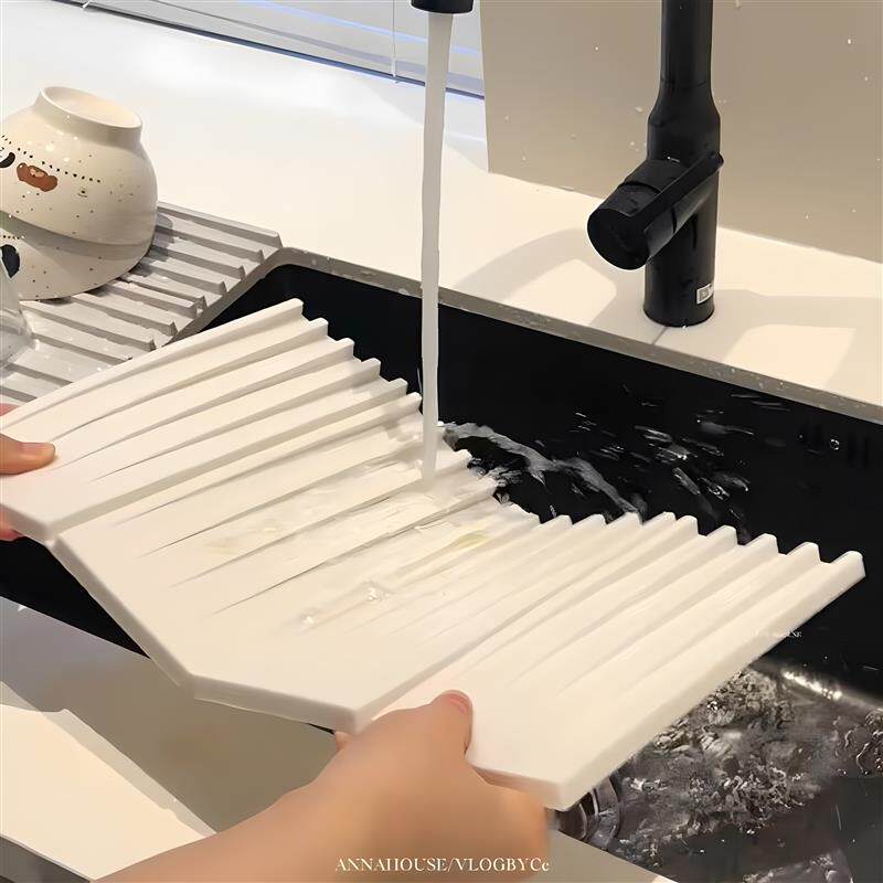 可折叠沥水垫厨房水槽斜坡导流排水垫防滑隔热餐垫硅胶控水置物架