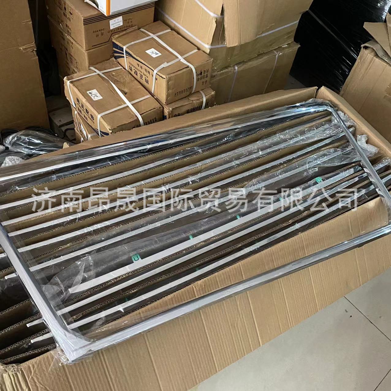 重汽HOWO T7 汕德卡C7 C9 配件出口712W41610-1308保险杠装饰亮条