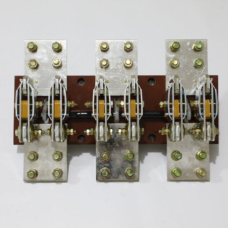 刀开关HD13-1000/31 1000A 1500A 2000A 2500A 3000A中央杠杆操作