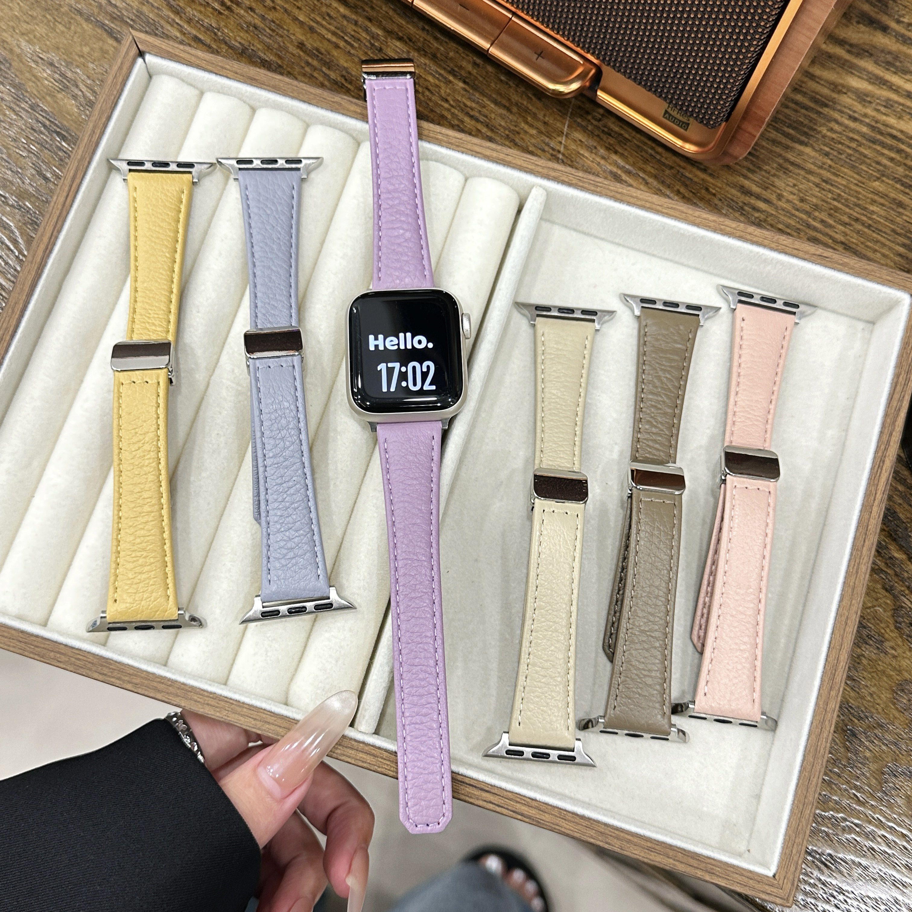 LINEVEK适用于苹果applewatch手表表带S11新款真皮磁吸iwatch SE/ultra3/10/9/8替换配件女款高级秋冬腕带