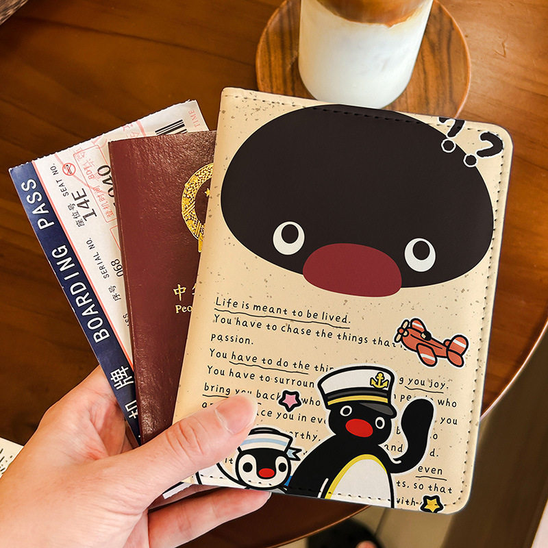 pingu企鹅可爱护照夹证件包保护