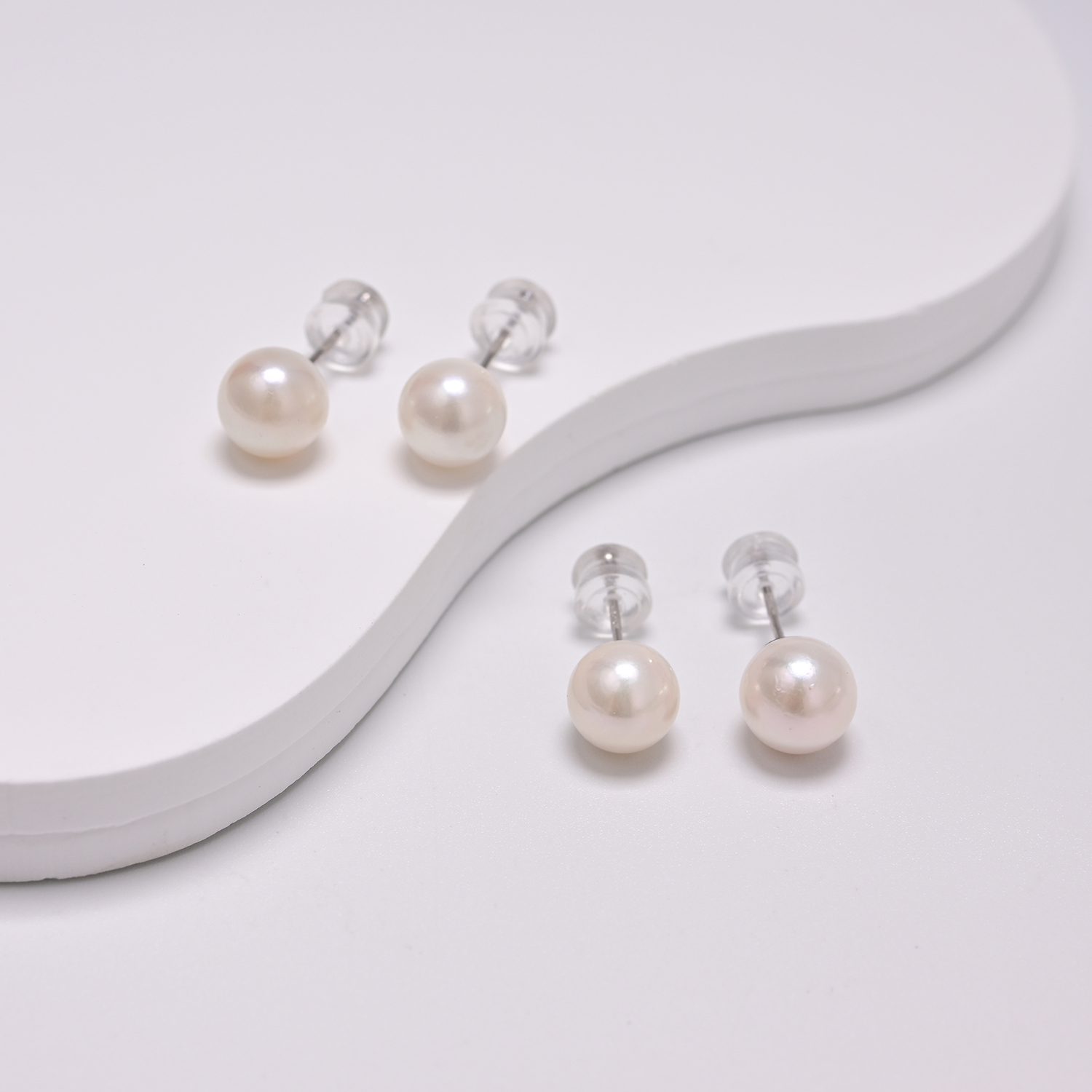 S925银镶嵌海水珍珠耳钉
