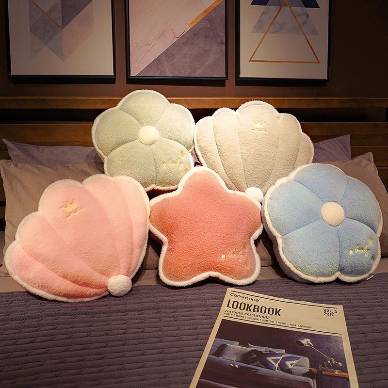 冬季抱枕被子两用女生睡觉靠枕办公室午睡毯子二合一沙发车内枕头