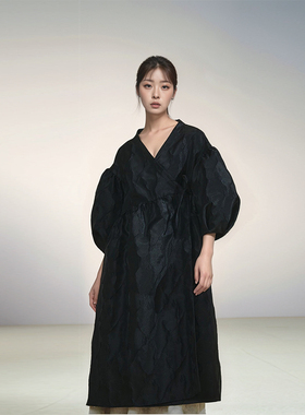 素芭法式优雅单排扣高定版百搭V领风衣缎面休闲时尚新款SJ0208