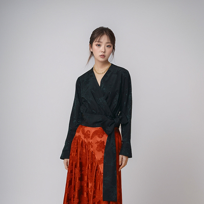 素芭雅致围裹式系带上衣女