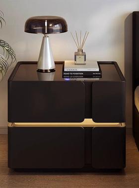 全实木智能床头柜2025新款爆款高级感简约现代中古风卧室床边柜子