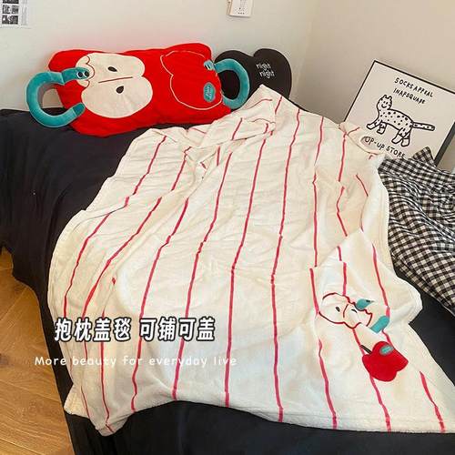 午睡毯抱枕二合一办公室工位午休空调毯子夏季珊瑚绒毛毯沙发盖毯