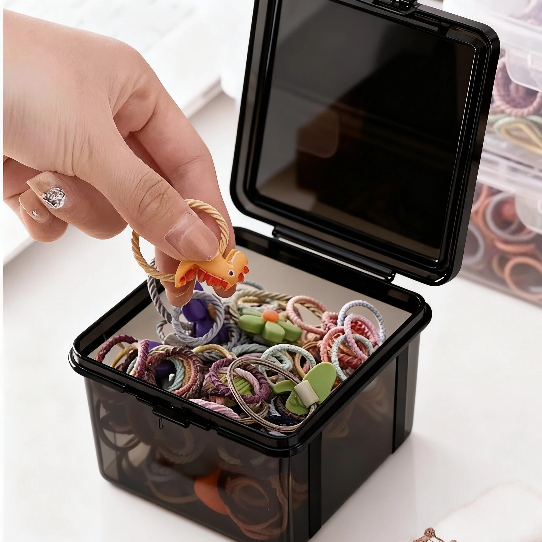 桌面黑色透明收纳盒多功能杂物零件整理盒防尘带盖储物盒方形盒子