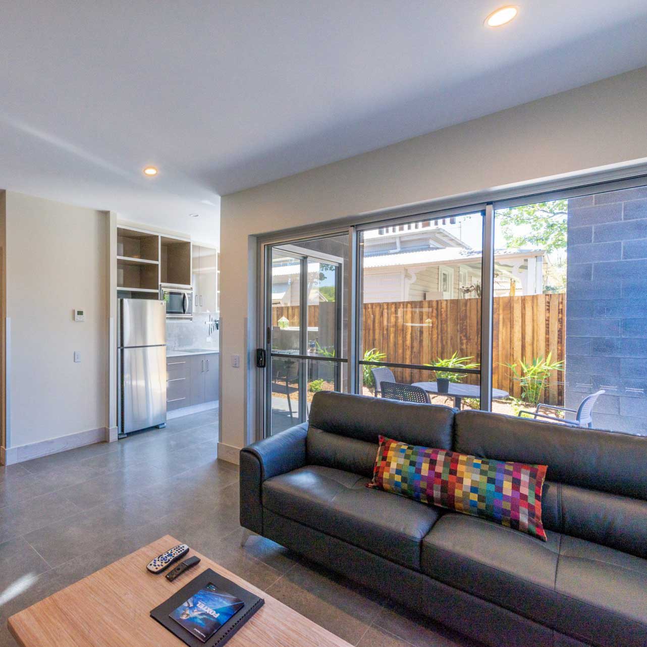 Townhouse阳台室外推拉门玻璃门铝合金推拉门澳洲门窗出口新西兰