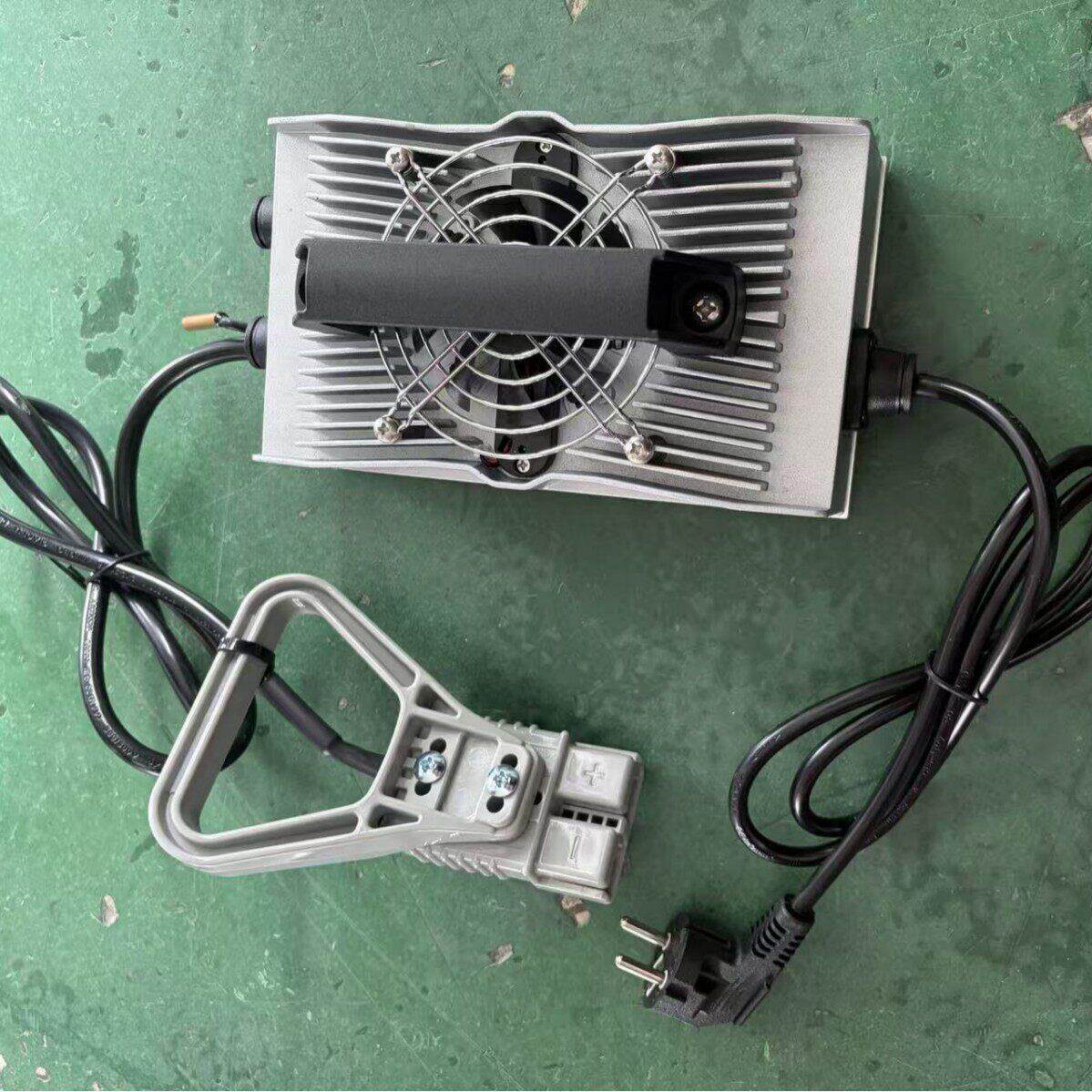 出口洗地机充电器欧规插头24V25A洗地机电源连接器充电器GM-MINI
