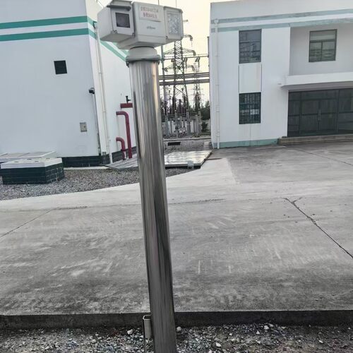 5米102不锈钢云台立杆厚度3.0冷镀锌法兰240*10MM
