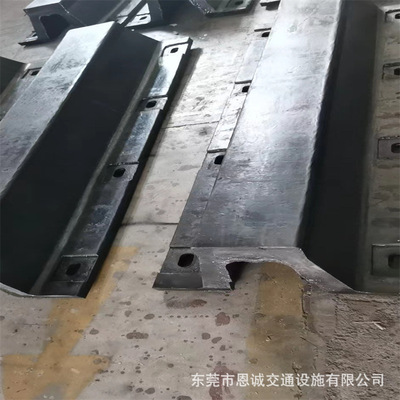 现货低价供应DA300拱型橡胶护舷广西码头SA400型橡胶防撞条出售
