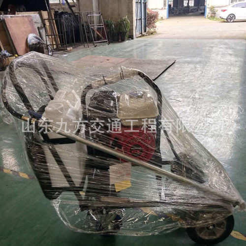 路面养护配套使用洒布机 翻新路面撒布机 沥青撒布机现货供应