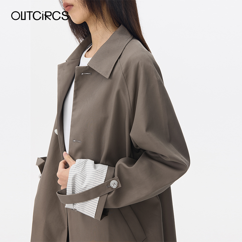 OUTCiRCS条纹拼接插肩袖风衣
