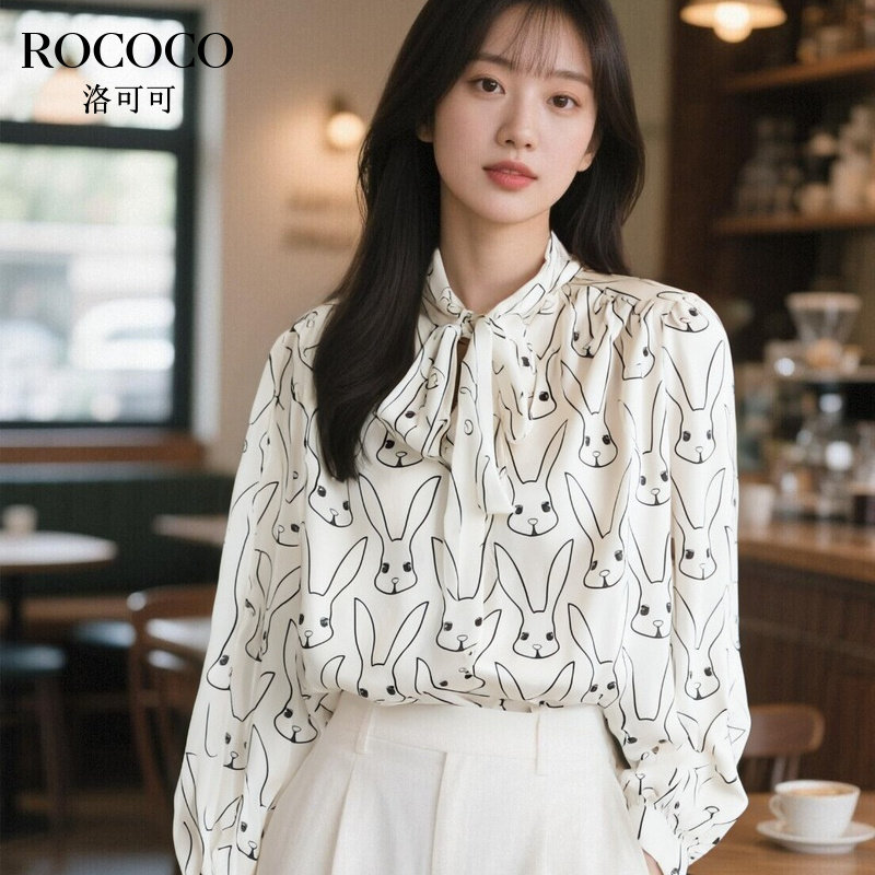 ROCOCO/洛可可兔子印花系带长袖衬衫2025新款减龄立领插肩袖小衫