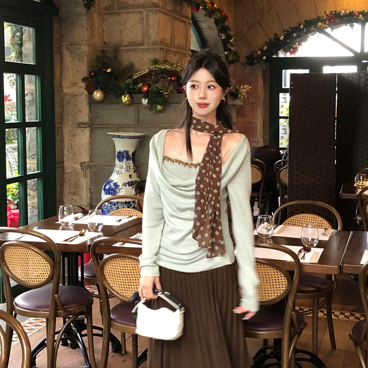 复古波点丝巾女2026新款法式棕色文艺三角巾春夏薄款领巾百搭系脖