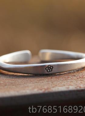 高档99银手工原创设闺计实心磨砂古法纯9复古梅花手镯送女友蜜