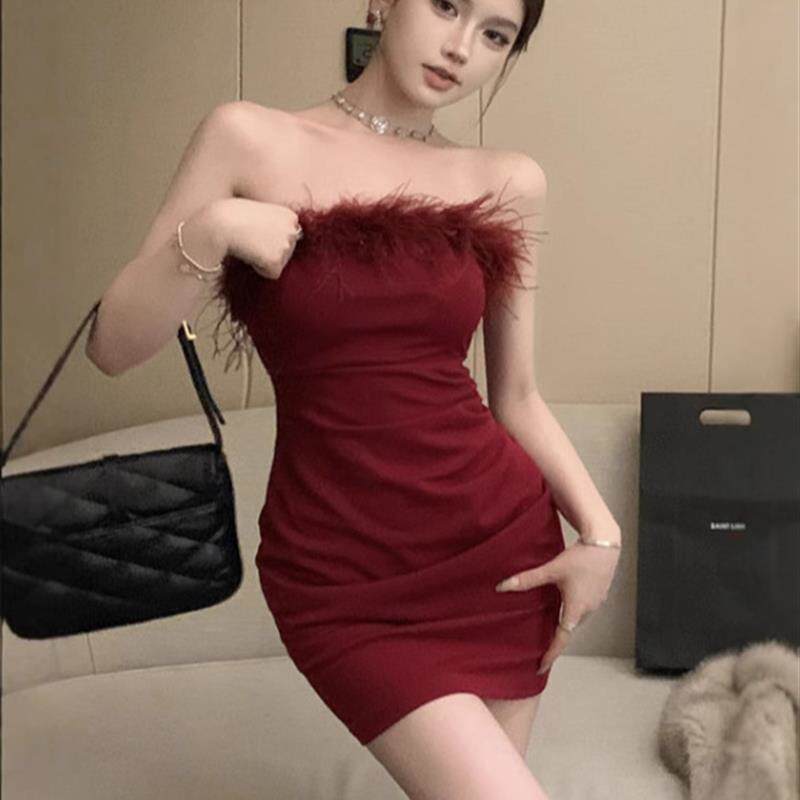 高货小众白色包臀裙ins纯欲御姐风一字毛毛领抹胸修身包臀裙辣妹