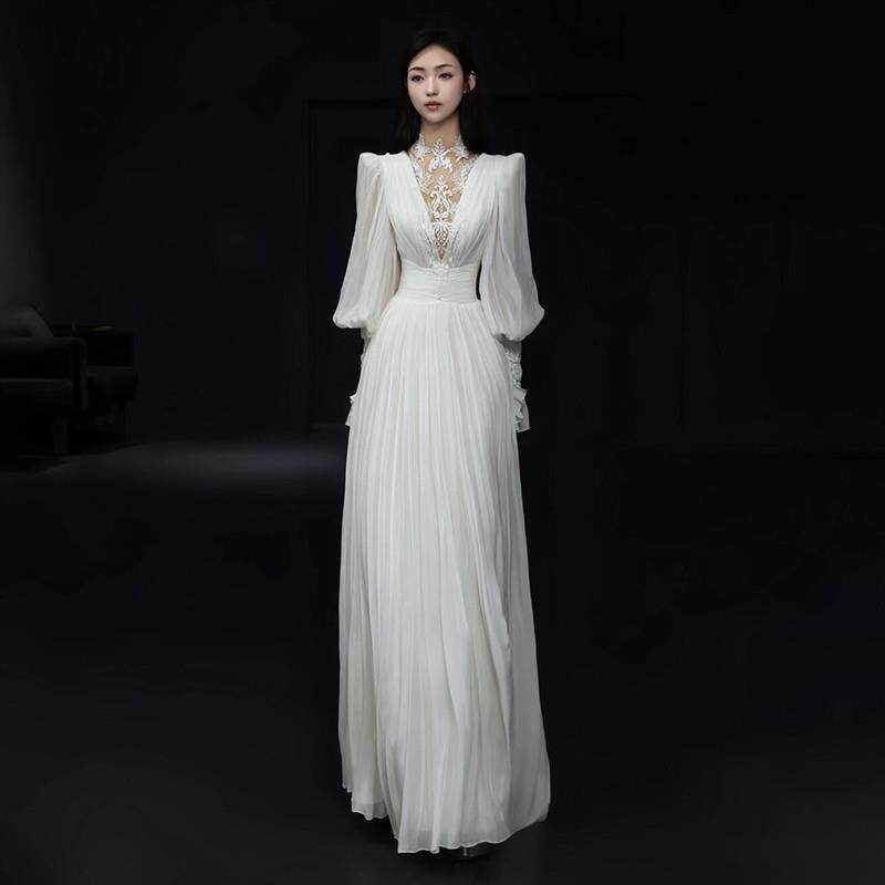 高货蕾丝长袖轻婚纱法式新娘高级感复古订婚出门纱缎面优雅晨袍礼