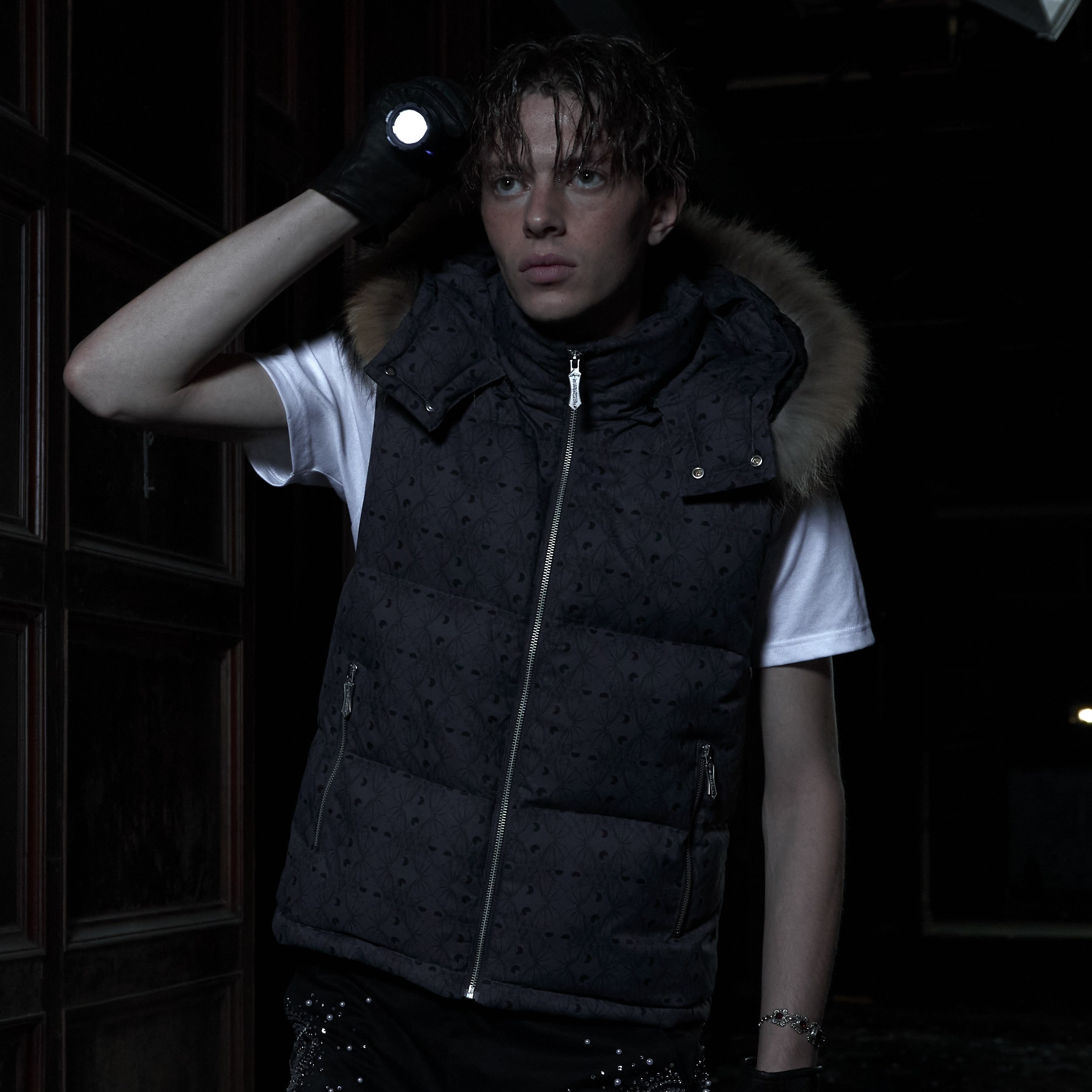 (TBHNP) theboyhasnopatience 曙光辉月蝙蝠暗纹羽绒马甲保暖连帽,男装,羽绒马甲,淘宝优惠券,粉丝福利购,淘宝优惠卷