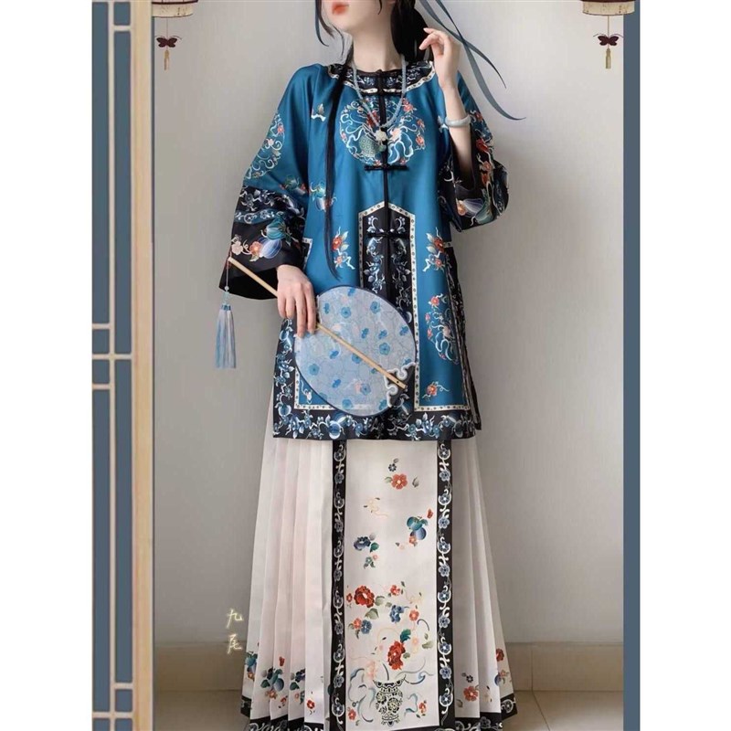 【满满】清汉女旗装复原对襟圆领古董民族服装重工印W花马面春夏