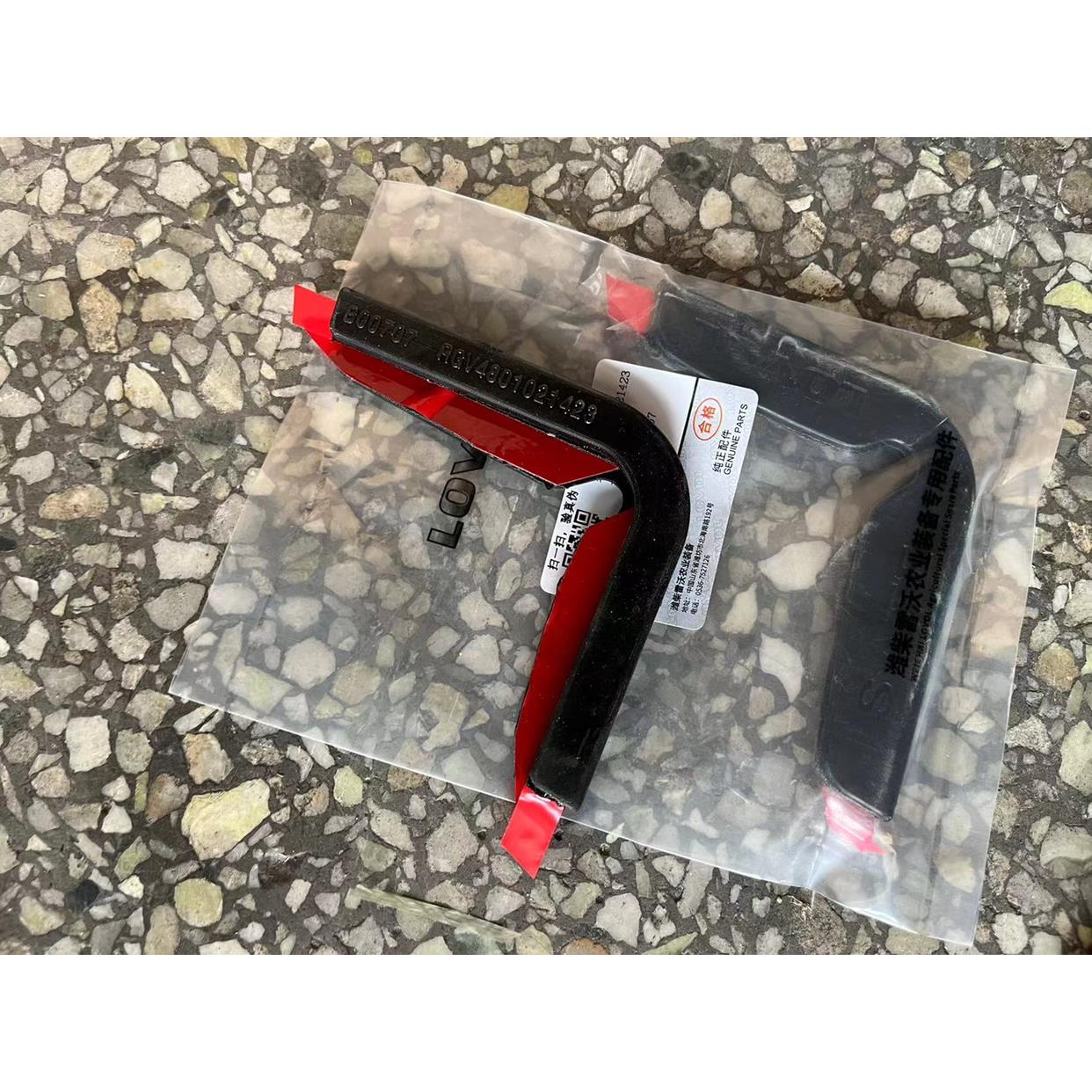 潍柴雷沃RG70水稻收割机配件原厂驾驶室车门玻璃包角