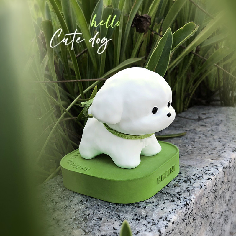 高级感比熊车载香薰可爱绿小狗车内扩香石摆件汽车中控台装饰礼物