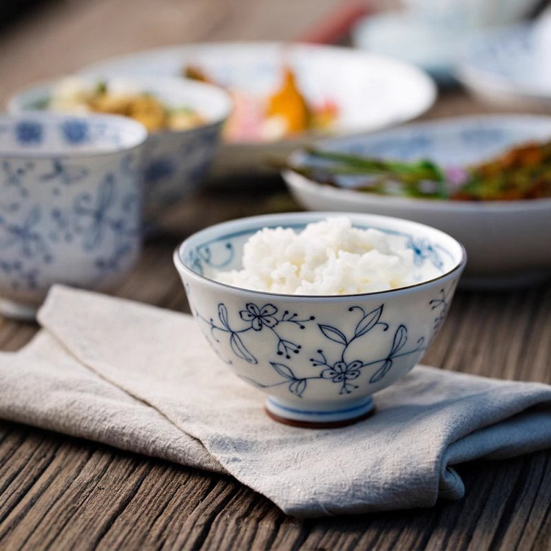 日本进口陶瓷线唐草餐具美浓烧日式和风唐草纹碗盘碟釉下彩轻量瓷