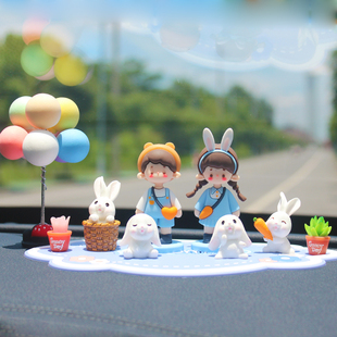 卡通情侣汽车摆件创意高档可爱车内饰用品男女士中控X台车上装 饰