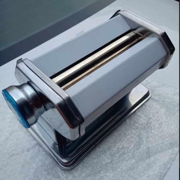 俊媳妇家用小型压面机手动饺子馄饨皮机擀面机150型无刀面皮机