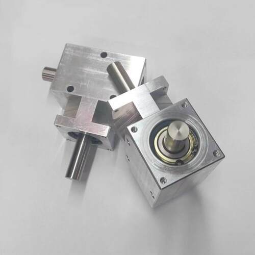 小型转角器90度1：1螺旋伞齿轮轴12mm同向双输出轴差速总成齿轮箱