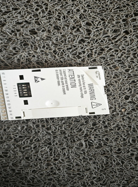 德国伦茨模块E82ZAFSC001变频器、驱动器、电机、减速机控制装置