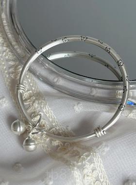 高档十七手作 99手9足银不色一复古银饰花朵磨褪砂古法纯银铃铛镯