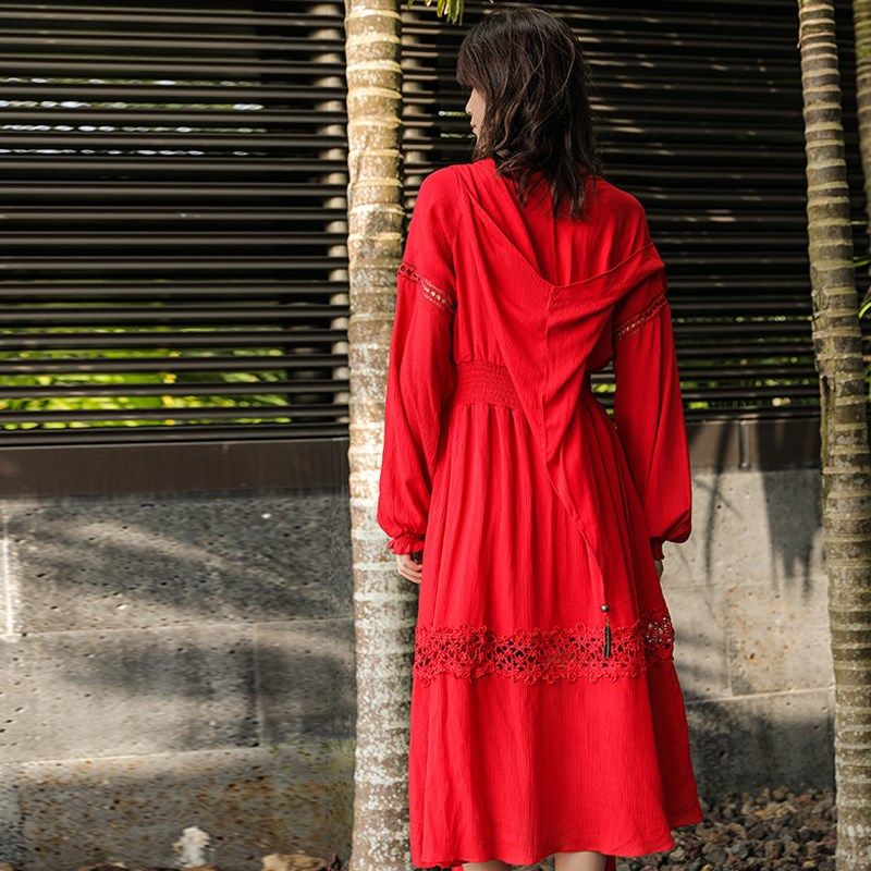 连帽大红色长袖沙滩裙女海边度假拍照装茶卡盐湖沙漠裙长款连衣裙