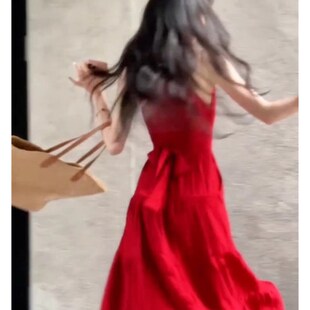 法式气质红色挂脖吊带连衣裙女夏季2025新款海边度假绝美漂亮长裙