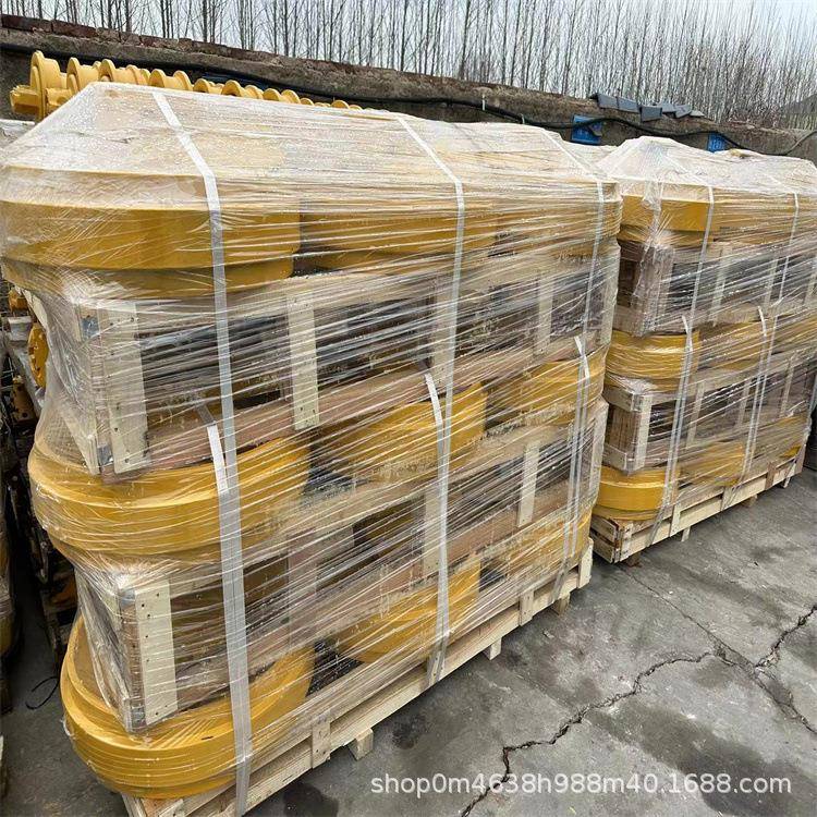 推土机底盘件DH08引导轮支重轮四轮一带