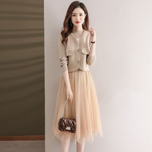 加厚连衣裙套装女秋冬2024年新款高级感气质两件套裙子配毛衣冬季