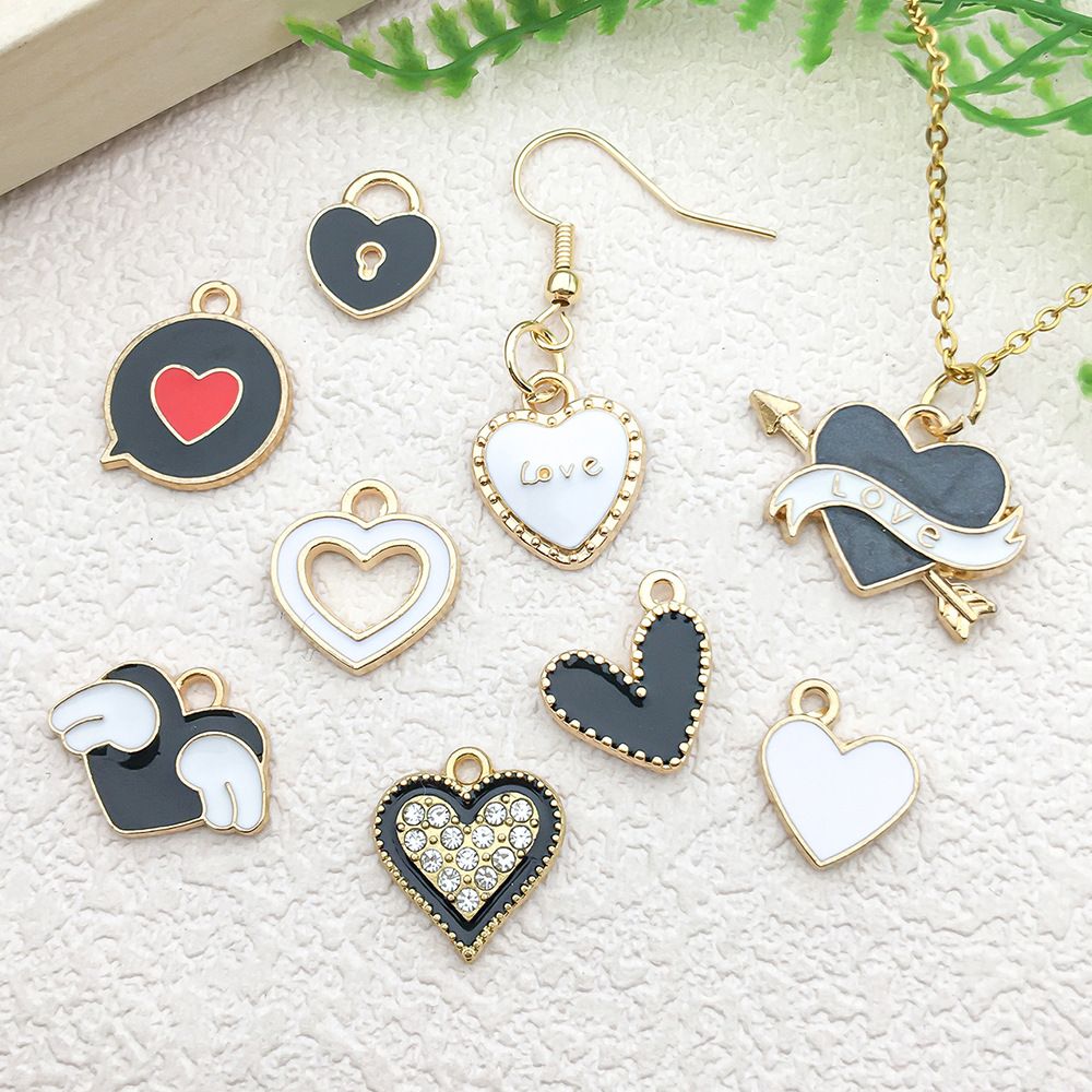 混30个黑白双色心形翅膀镂空爱心滴油合金吊坠挂件 diy饰品配件心