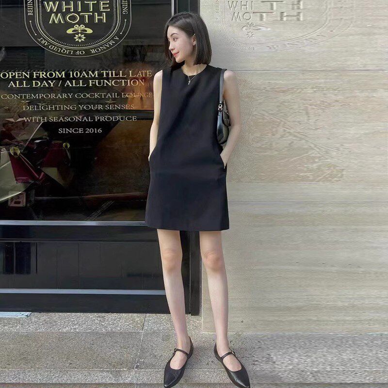 黑色无袖连衣裙女小个子2025夏季新口袋背心裙显瘦直筒小黑裙短款