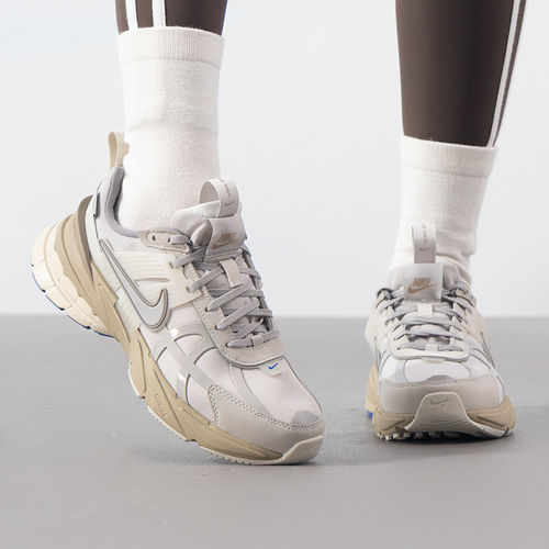 耐克女鞋V2K 灰色复古跑步鞋运动鞋轻便缓震老爹鞋休闲鞋女FZ2622