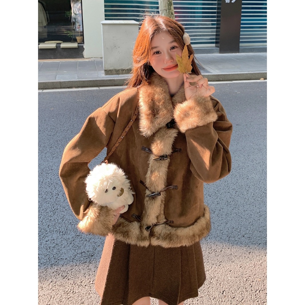 美拉德风牛角扣鹿皮绒羊羔毛外套女冬季2025新款加厚毛绒绒棉服