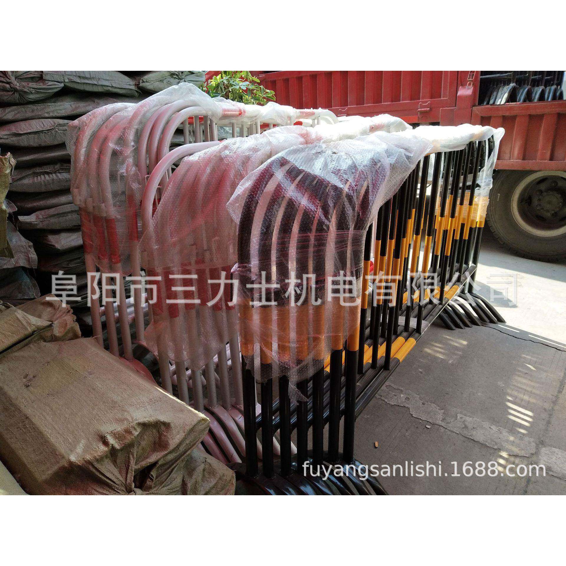 铁马护栏市政公路交通施工临时路障隔离铁栏黑白，黄白款防撞