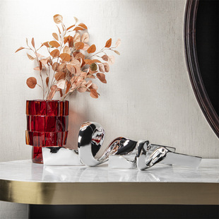 Darchin 旋转扭曲电镀银色摆件