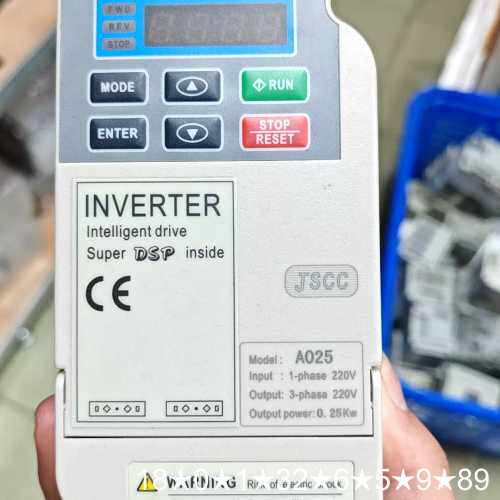 JSCC A025变频器，0.25KW，220V，单相输入三
